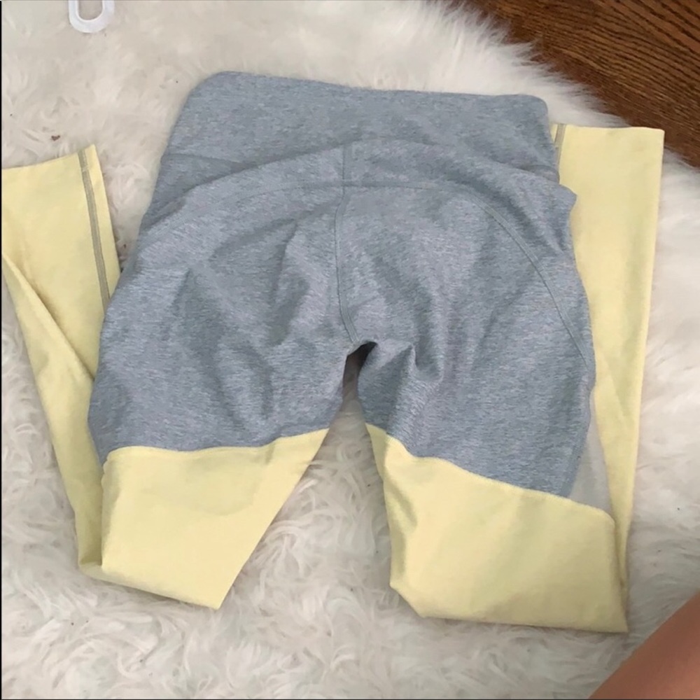 Outdoor voices 2 toned spring leggings - Picture 2 of 3